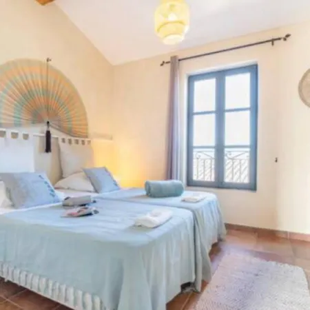 Holiday home Maison Cosy 15 P Clim Wifi Cour Garage Montfrin